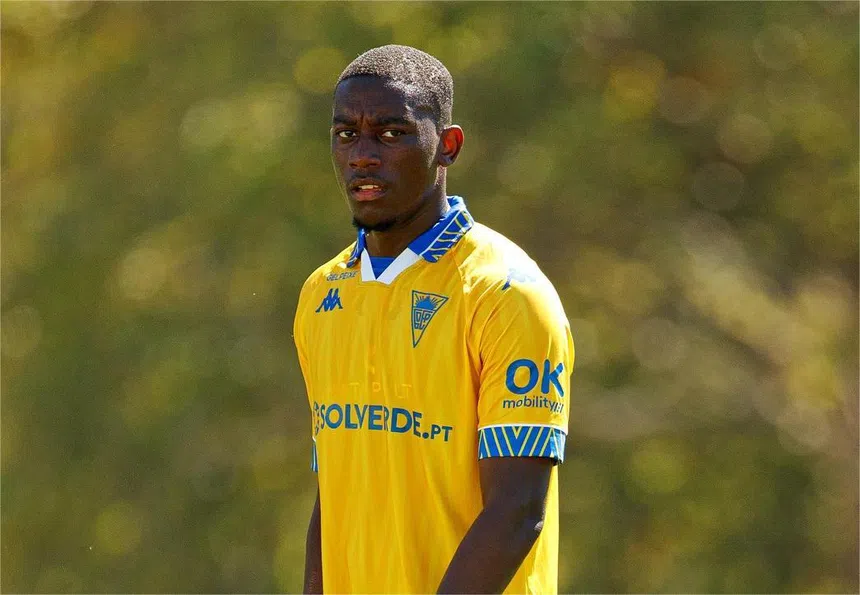 Edwards no Estoril: do Arsenal para Sub-23