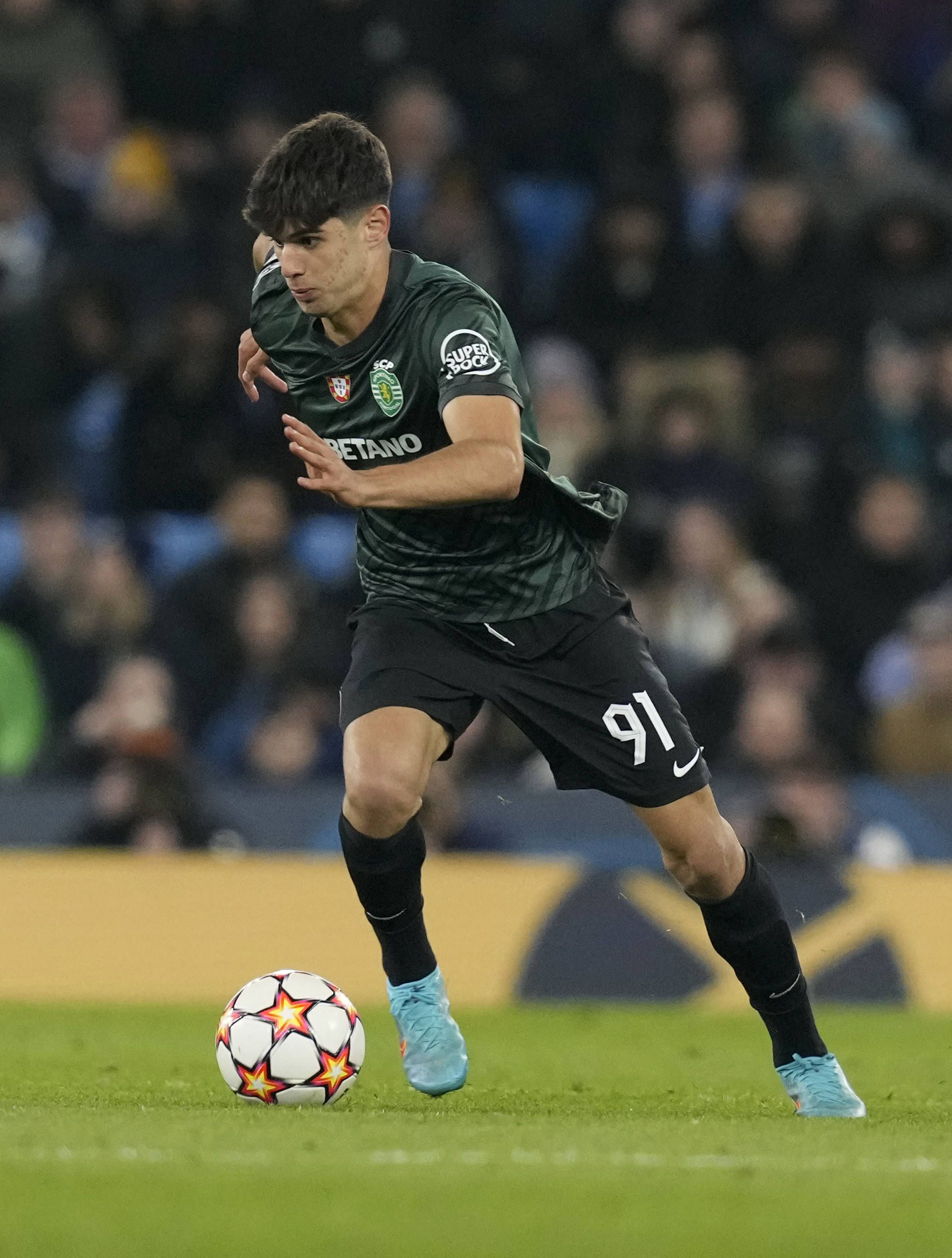 Rodrigo Ribeiro. Sporting. Estreou-se frente ao Manchester Citu em 2022, com 16 anos, 10 meses e 9 dias