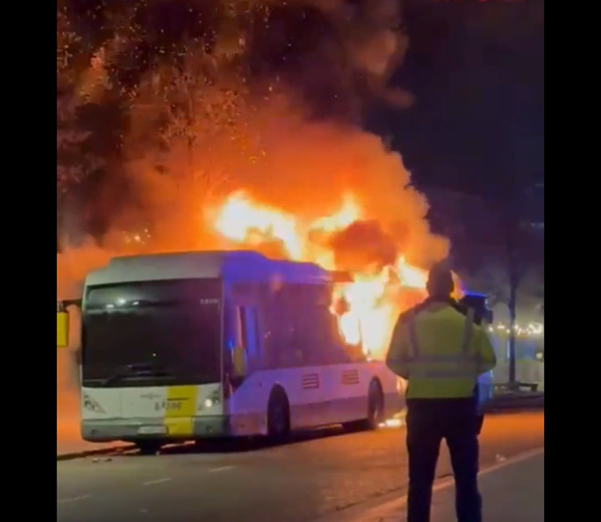 Autocarro que transportava adeptos do Barcelona incendiou-se a caminho do jogo com o Club Brugge (créditos: vídeo X/@sport)