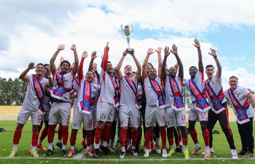 Vitória de Sernache, campeão da 1.ª divisão da Associação de Futebol de Castelo Branco 2024/25 - Foto_ Vitória Sernache