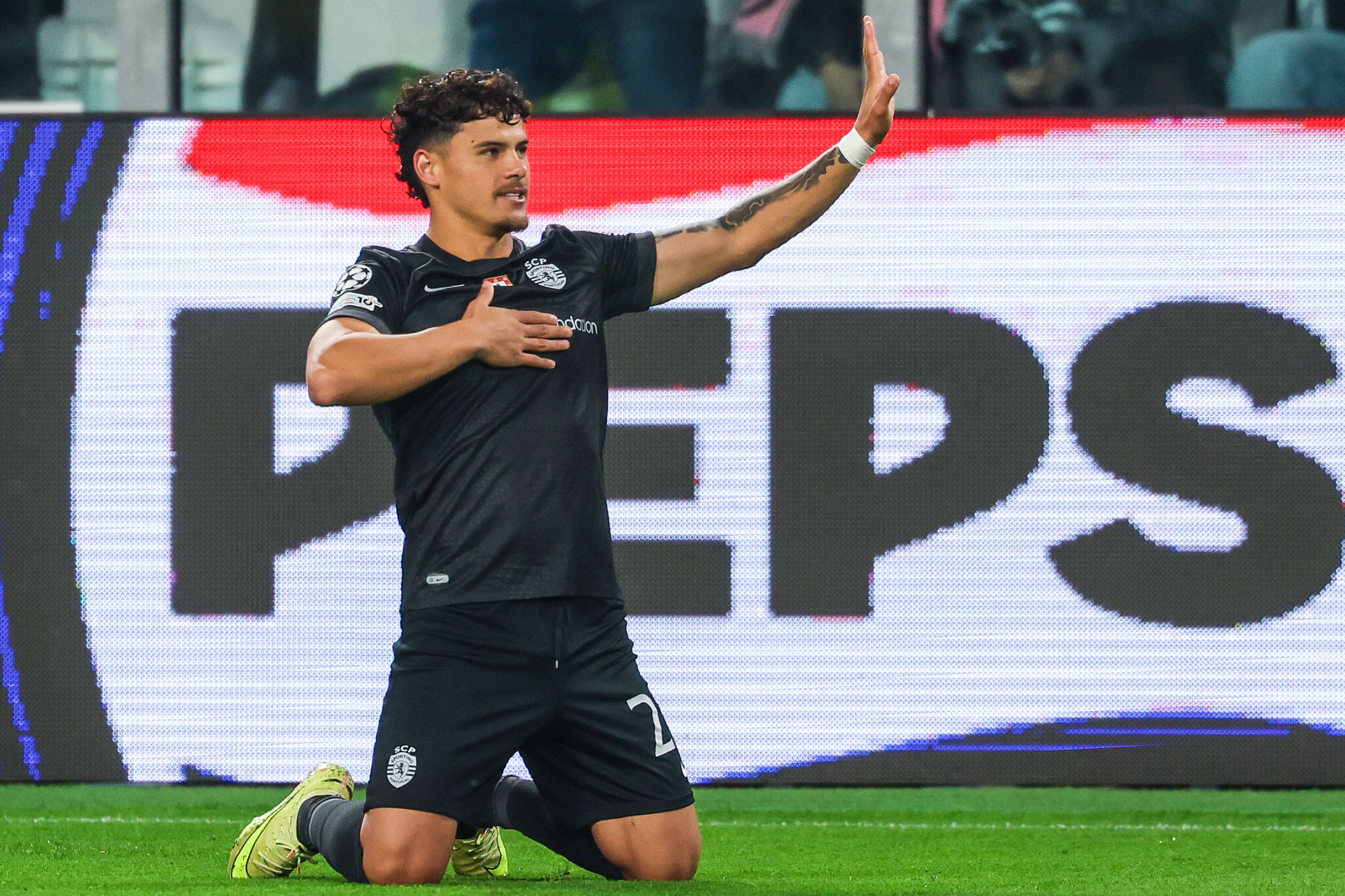 Maximiliano Araújo celebra golo do Sporting em Turim