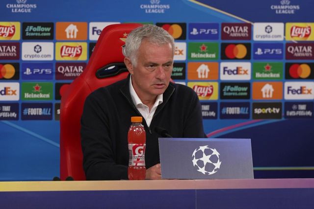 Mourinho defende Dahl e garante titularidade contra o Casa Pia