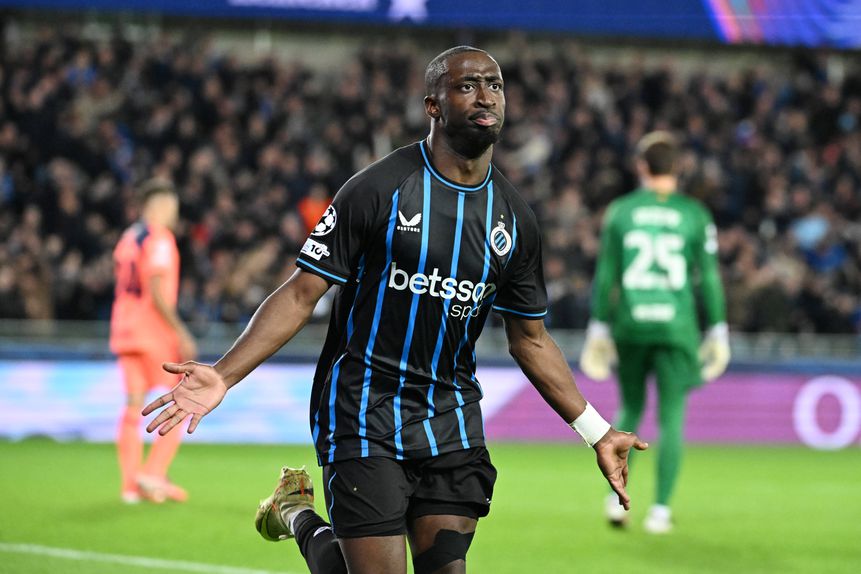 Carlos Forbs bisou e assistiu no empate do Club Brugge ao Barcelona na Champions (3-3)