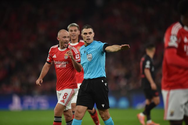 Italiano Simone Sozza foi o árbitro na Luz - Foto: Miguel Nunes