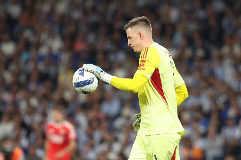 Benfica: Mourinho espia onze das águias