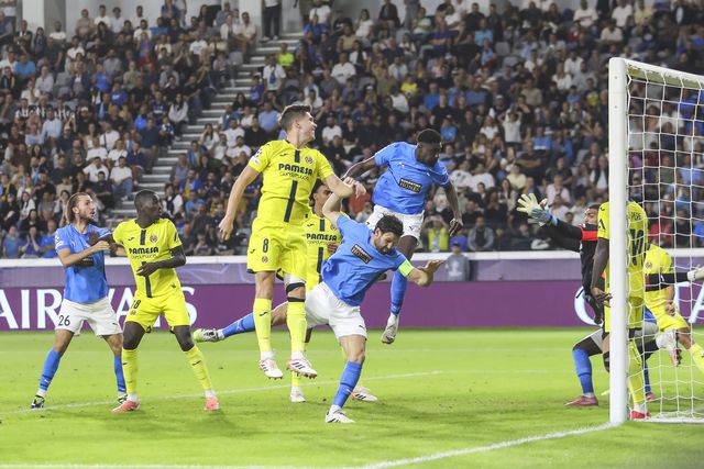 Derrick Luckassen, defesa do Pafos, faz golo contra o Villarreal
