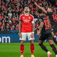 Benfica soma a quarta derrota, num festival de desperdício e um brinde