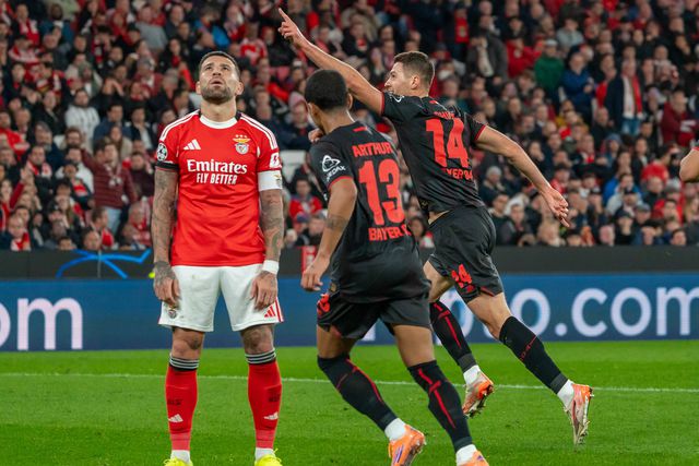 Benfica soma a quarta derrota, num festival de desperdício e um brinde