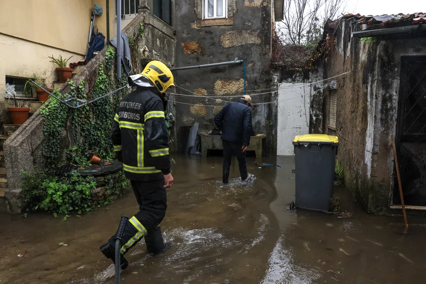 Portugal afogado! Defesas em CAOS total