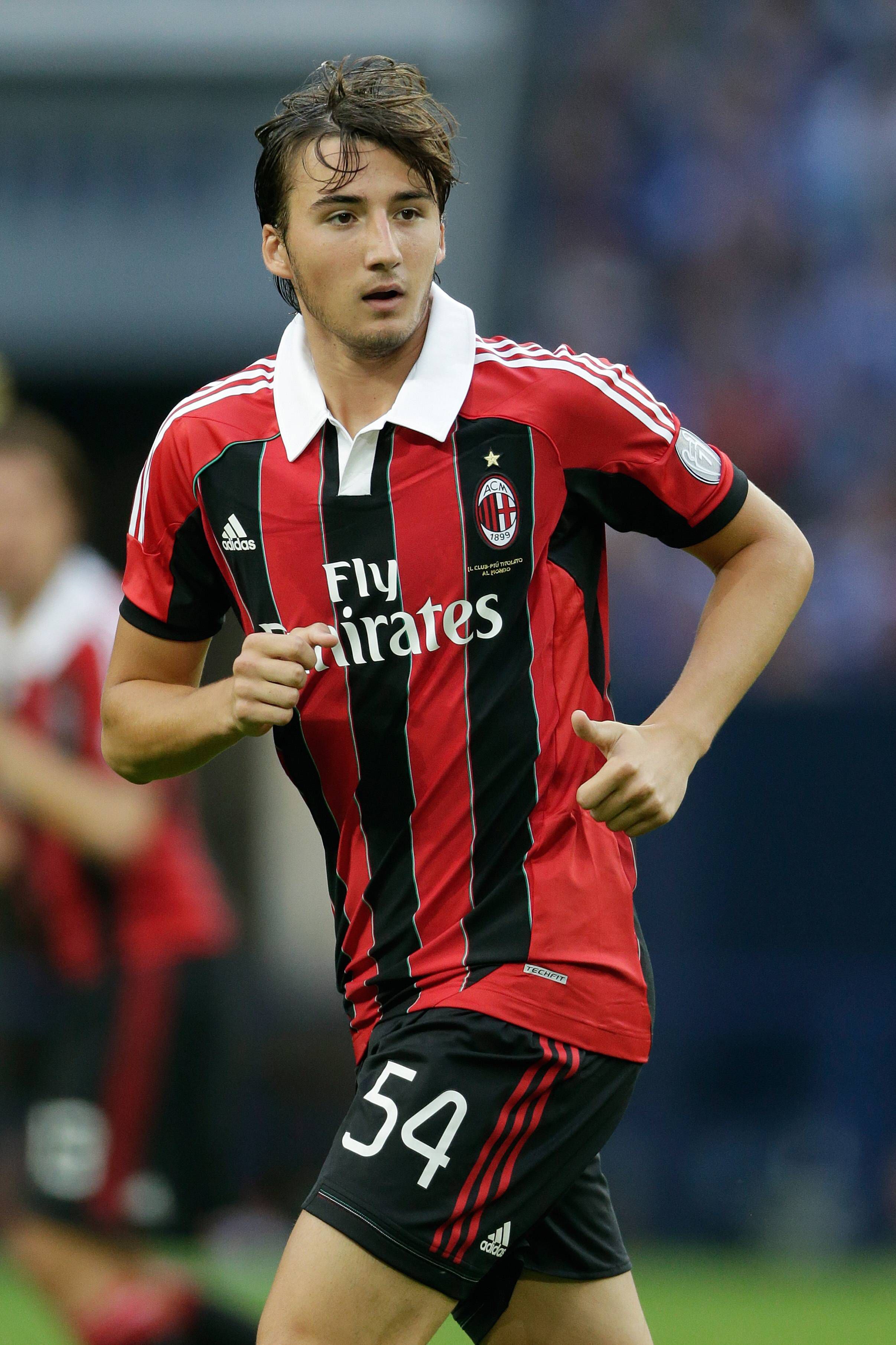 Bryan Cristante, Milan. Antes de passar época e meia no Benfica (2014/16) estreou-se aos 16 anos, 9 meses e 3 dias frente ao Viktoria Plzen em 2011