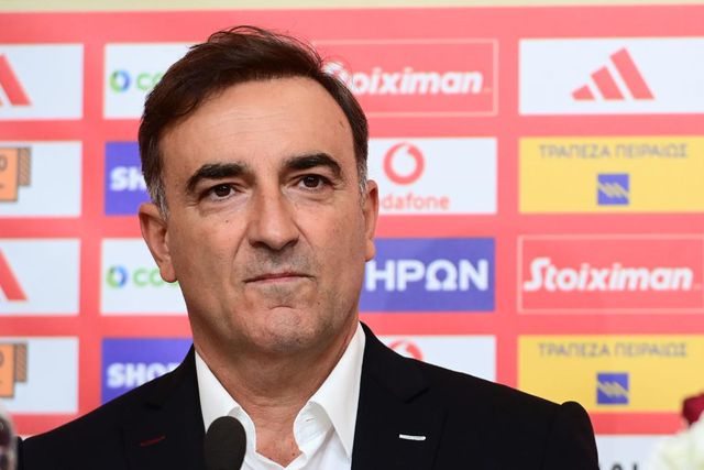 Carvalhal apresentado no Olympiakos: «Passei por equipas onde a pressão era muito alta»