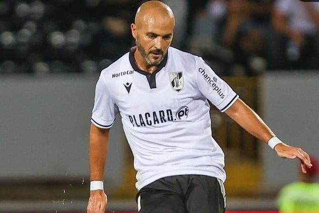 V. Guimarães: tarja pede renovação mas futuro de André está por resolver