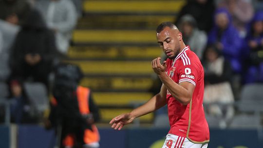 Adeptos do Benfica 'atacam' Arthur Cabral