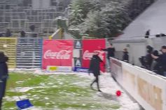 Imagens sensíveis: adeptos de St. Gilloise e Club Brugge em batalha de... bolas de neve