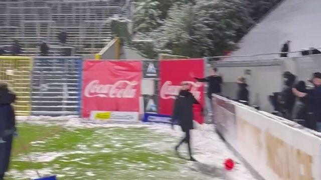 Imagens sensíveis: adeptos de St. Gilloise e Club Brugge em batalha de... bolas de neve
