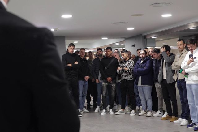 Coates surpreendido por família e colegas