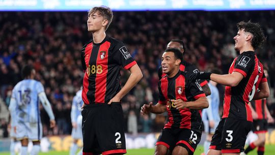 Bournemouth vence e ultrapassa o Tottenham na Premier League