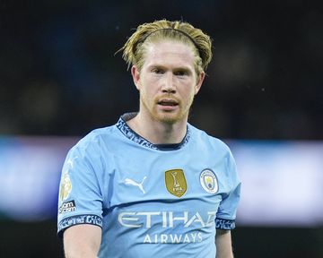 Man. City propõe renovação a De Bruyne, mas não a que o belga desejaria