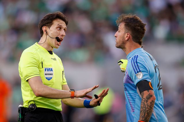 Solução para perda de tempo dos guarda-redes? Um canto para o adversário