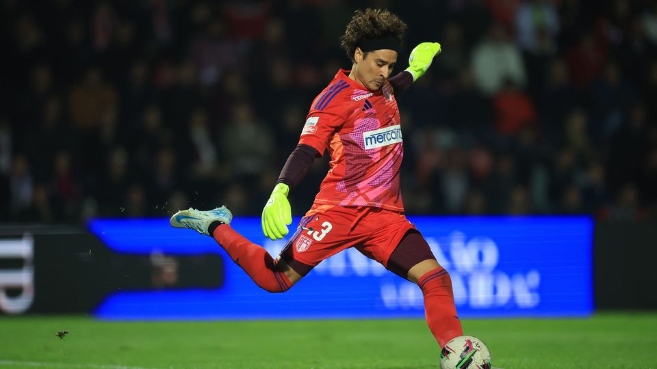 Guillermo Ochoa de regresso no Aves SAD