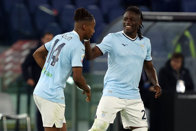 Noite mágica de Noslin elimina o líder da Serie A da Taça de Itália