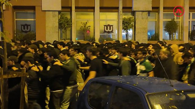 Provocações entre adeptos no cortejo do Sporting em direção ao Estádio da Luz