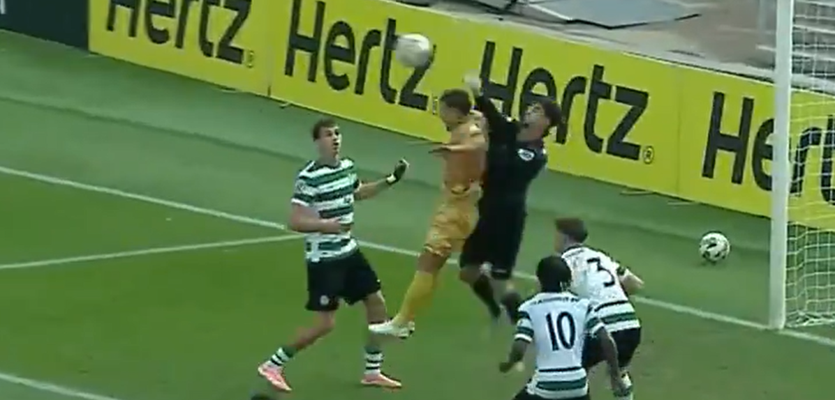 Lance polémico no Farense-Sporting, da Liga Revelação