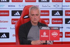 Mourinho: «Não vou ser idiota e dizer que íamos ganhar o jogo com 11, mas...»