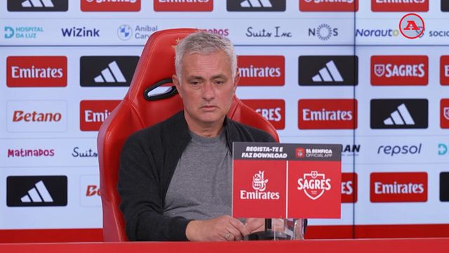 Mourinho: «Não vou ser idiota e dizer que íamos ganhar o jogo com 11, mas...»