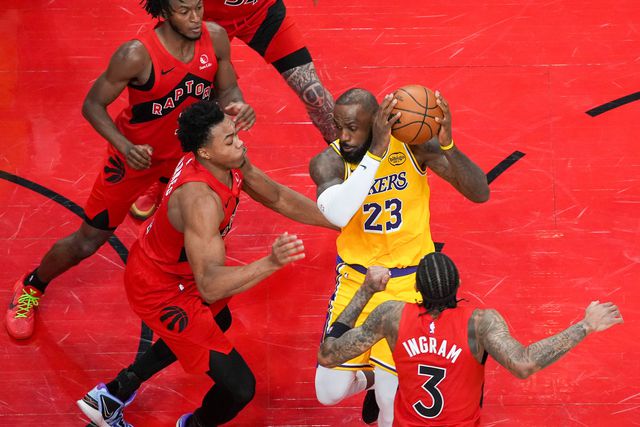 Lebron James frente aos Toronto Raptors