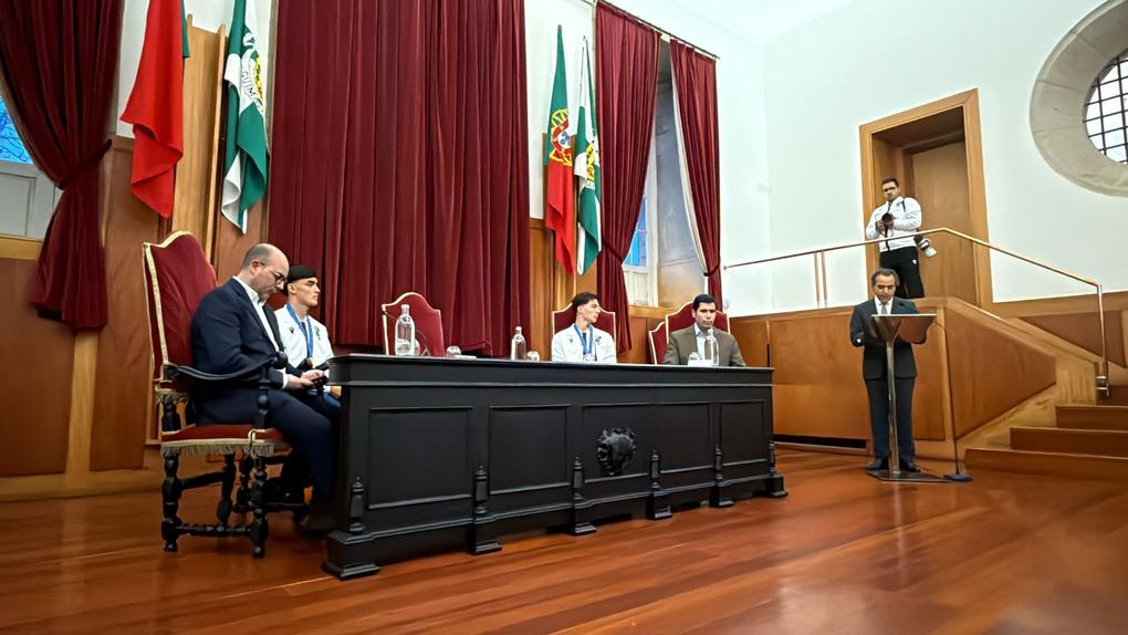 Zeega (à esquerda, na imagem) renovou com os conquistadores. Santiago Verdi (à direita) recusou. Ambos foram campeões europeus e mundiais de sub-17 por Portugal, em 2025 - Foto: DR