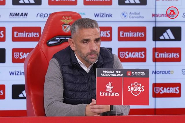 «Como é que Ioannidis passou a noite? Não sei, não dormi com ele!»