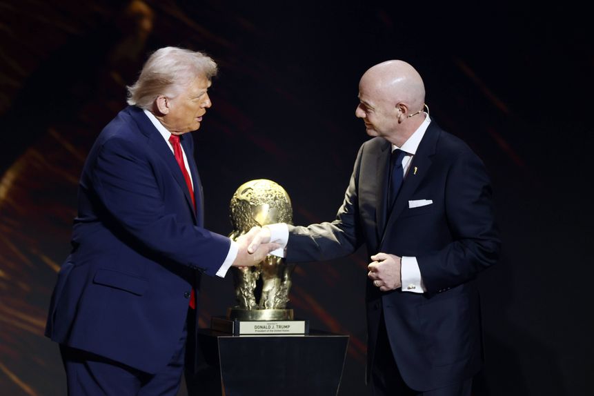 Infantino entrega Prémio da Paz a Donald Trump (IMAGO)