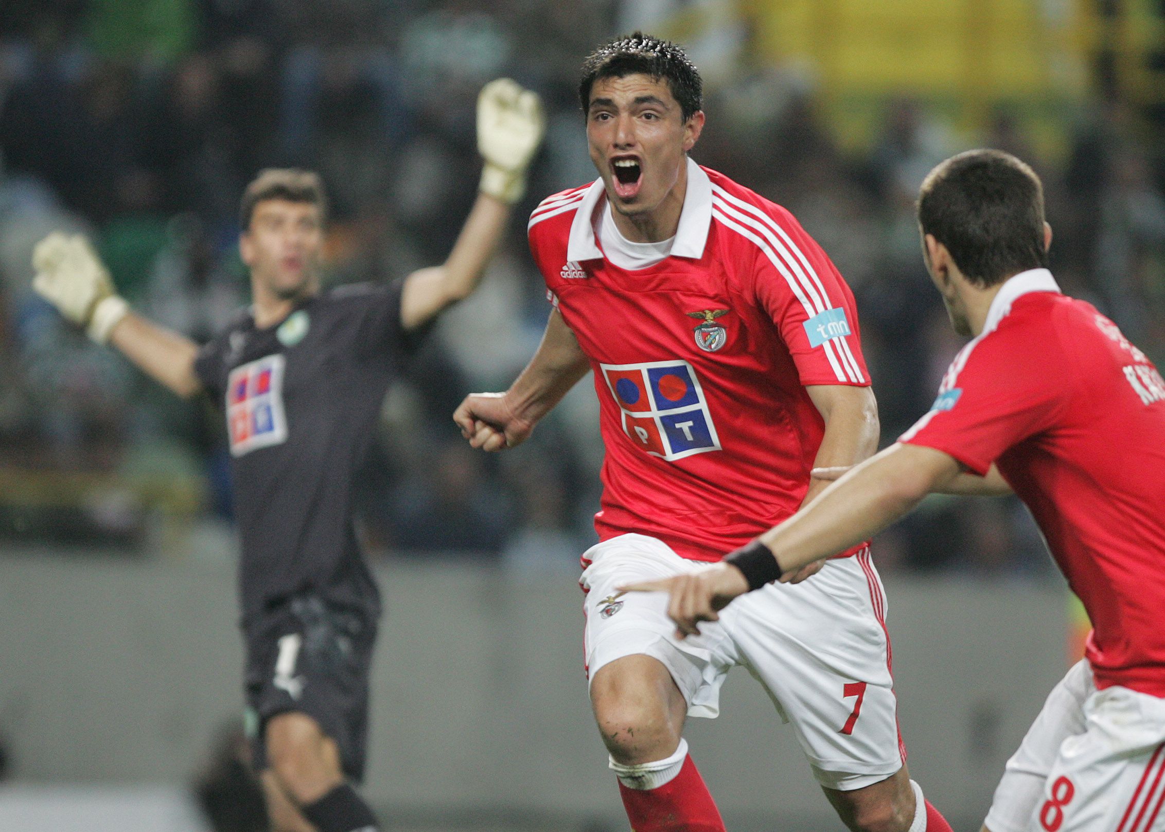 Óscar Cardozo (Benfica) - 8 golos em dérbis entre Benfica e Sporting, na Liga - Foto: A BOLA/Sérgio Miguel Santos