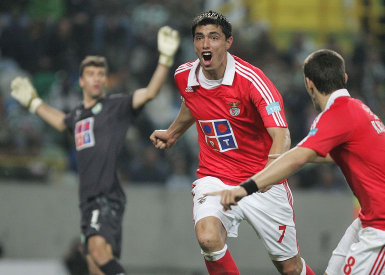 Óscar Cardozo (Benfica) - 8 golos em dérbis entre Benfica e Sporting, na Liga - Foto: A BOLA/Sérgio Miguel Santos