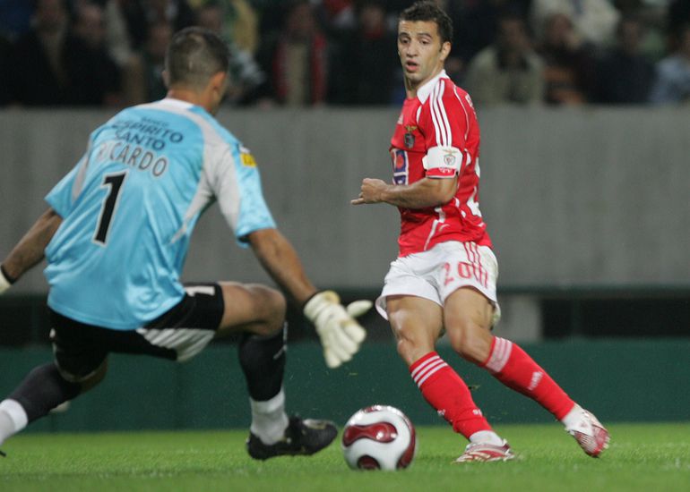 Simão Sabrosa (Benfica) - 4 golos em dérbis entre Benfica e Sporting, na Liga - Foto: A BOLA/Sérgio Miguel Santos