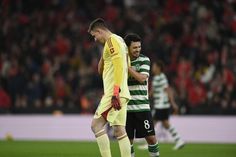 O momento de Pedro Gonçalves com Trubin - Foto: Sérgio Miguel Santos