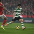 Pedro Gonçalves vai rematar para o golo do Sporting depois de receber passe de Hjulmand — Foto: Sérgio Miguel Santos