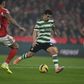 Pedro Gonçalves vai rematar para o golo do Sporting depois de receber passe de Hjulmand — Foto: Sérgio Miguel Santos