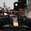 Max Verstappen, no seu carro Red Bull, em Abu Dhabi