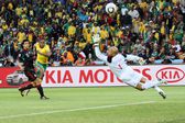 Golo inaugural do Mundial 2010 de Siphiwe Tshabalala, extremo sul-africano, frente ao México