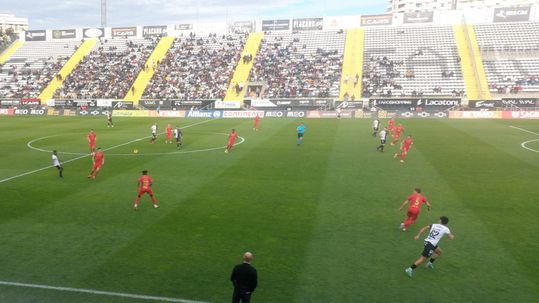 Vítor Gonçalves saltou do banco para decidir vitória do Farense nos descontos (veja o resumo)