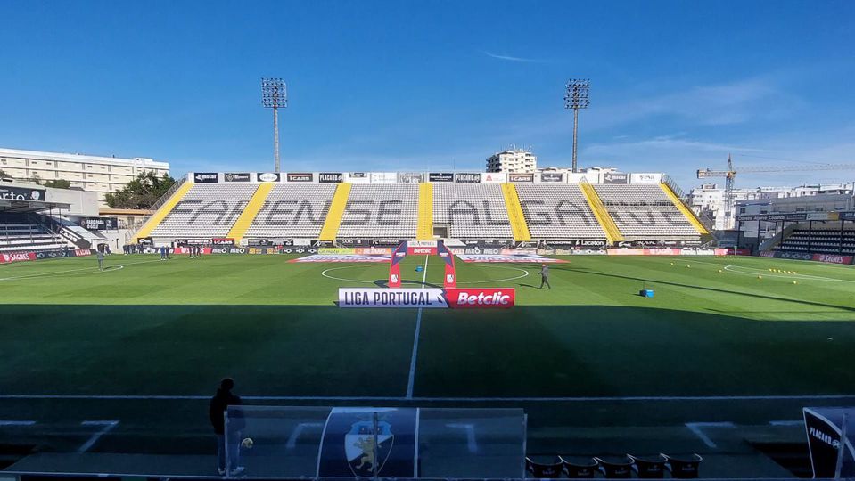 Farense-Famalicão: percurso idêntico refletido fielmente na classificação