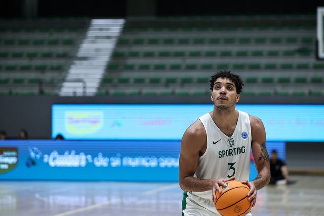 Sporting sem problemas na viagem à Madeira