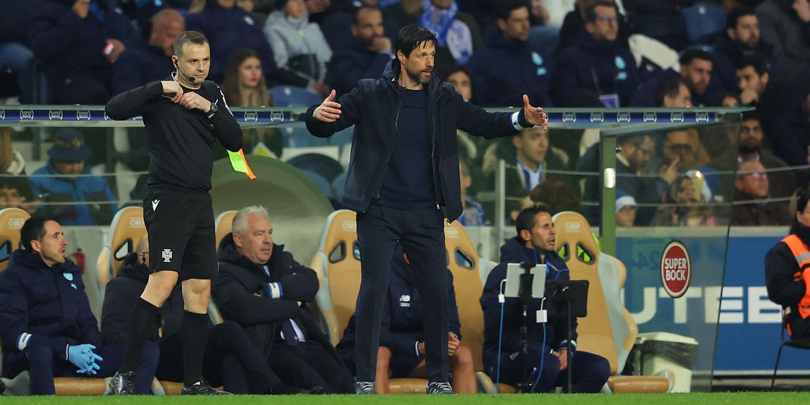 Vítor Bruno projetou o jogo com o Sporting em conferência de imprensa