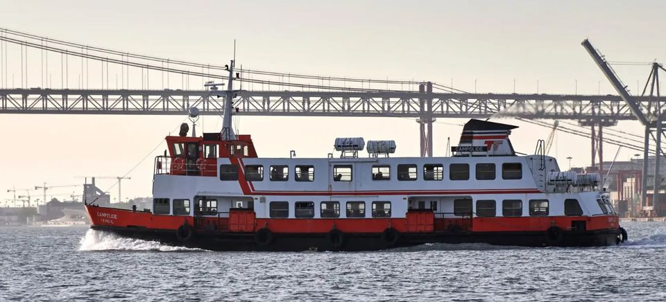 Dois feridos graves e dois desaparecidos em colisão de barcos no Tejo