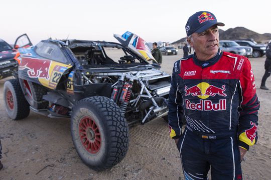 Carlos Sainz: «As minhas hipóteses de vencer o Dakar desapareceram»