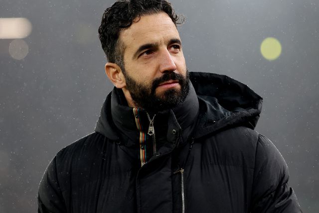 Ruben Amorim, à chuva, em Anfield