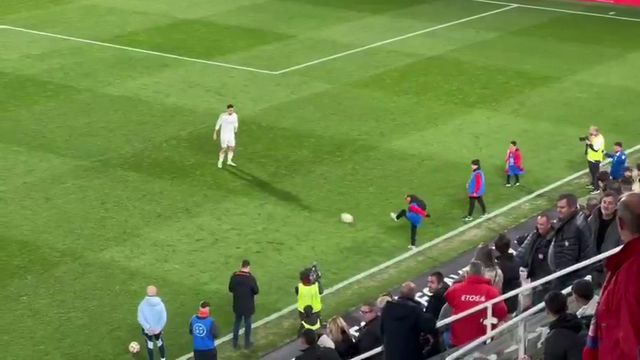 Taça é isto: Ceballos aquece com apanha-bolas do Deportivo Minera