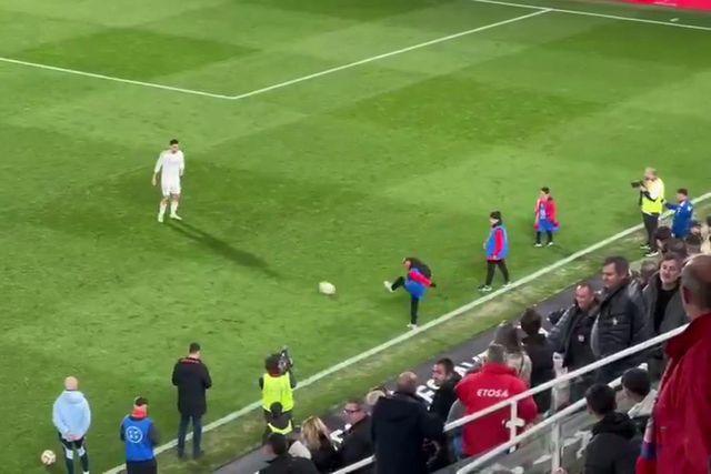 Taça é isto: Ceballos aquece com apanha-bolas do Deportivo Minera